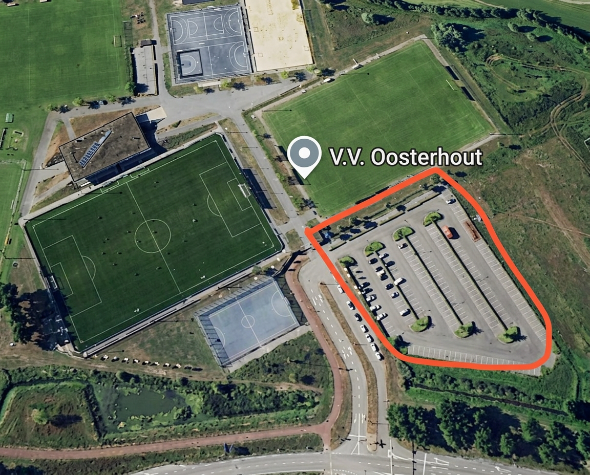 Luchtfoto van VV Oosterhout met de ruime parkeerplaats rood omcirkeld
